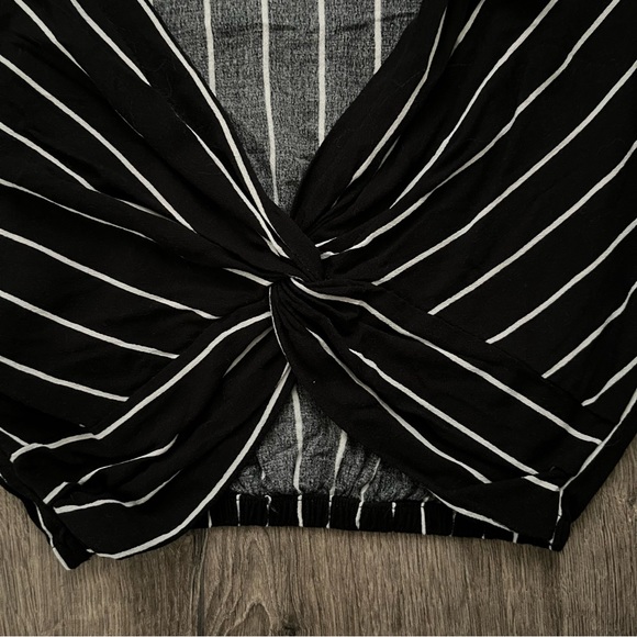 Abercrombie & Fitch Striped Tie Front Crop Top - Picture 4 of 6